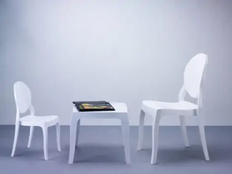 Столик пластиковый журнальный Queen